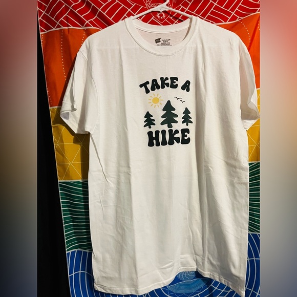 Medium tshirt “take a hike” - Picture 2 of 3